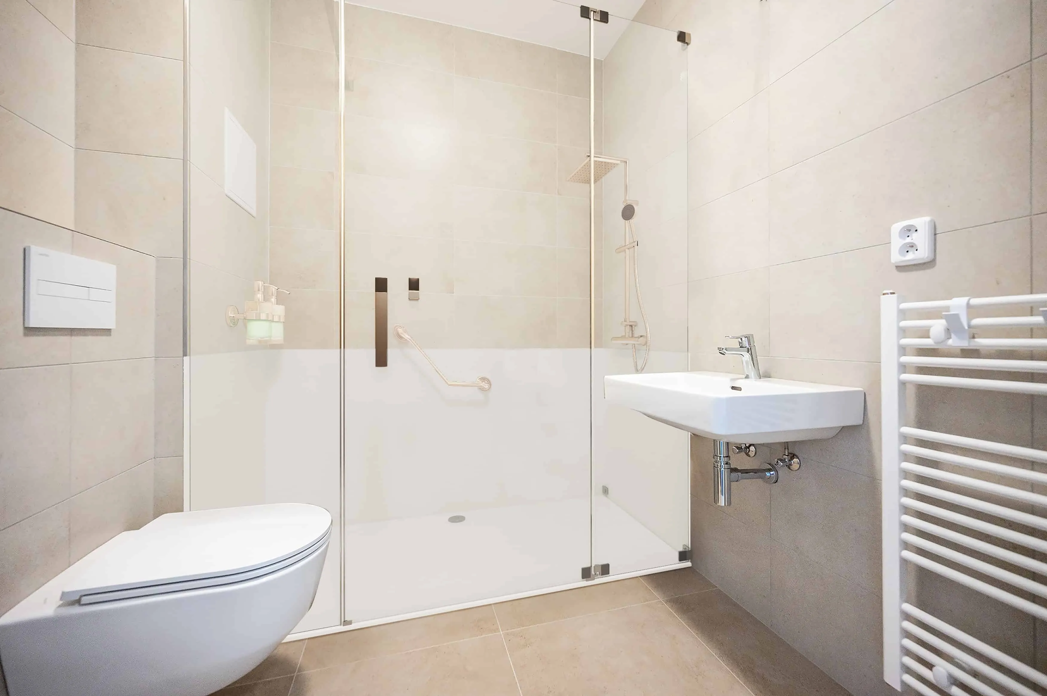 Salle de bain rénovée à Suresnes
