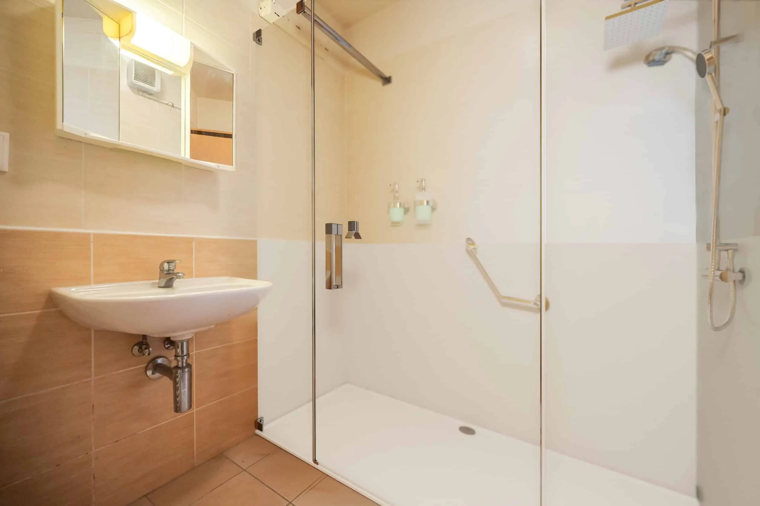 Salle de bain rénovée à Suresnes